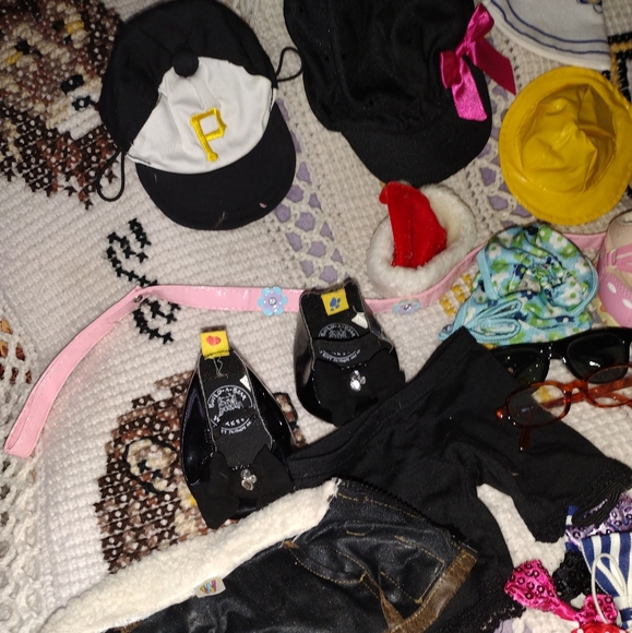 Lot of wyze and build a bear clothes - Picture 5 of 10